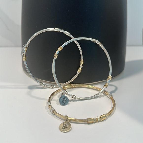 Bourbon and bowties, bangle bracelets, set of three, gold &silver mixed like new - Picture 2 of 8